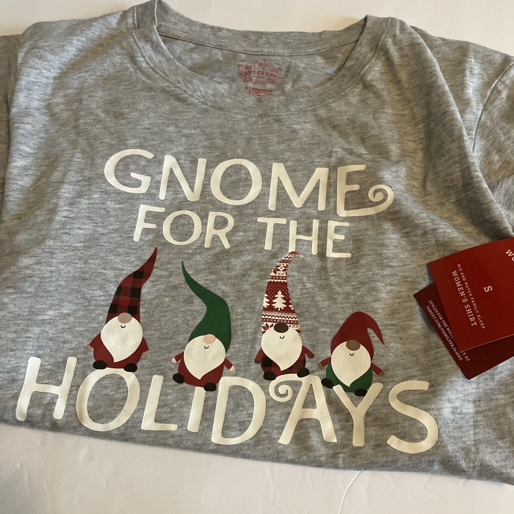 Wondershop T-Shirt Womens Small Gray NWT Gnome for The Holidays Graphic Tee C303